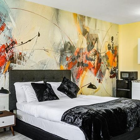 Private Hallandale Beach Studio Wbath Walking Distance To The Beach Pool Free Parking Εξωτερικό φωτογραφία