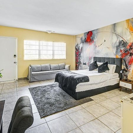 Private Hallandale Beach Studio Wbath Walking Distance To The Beach Pool Free Parking Εξωτερικό φωτογραφία