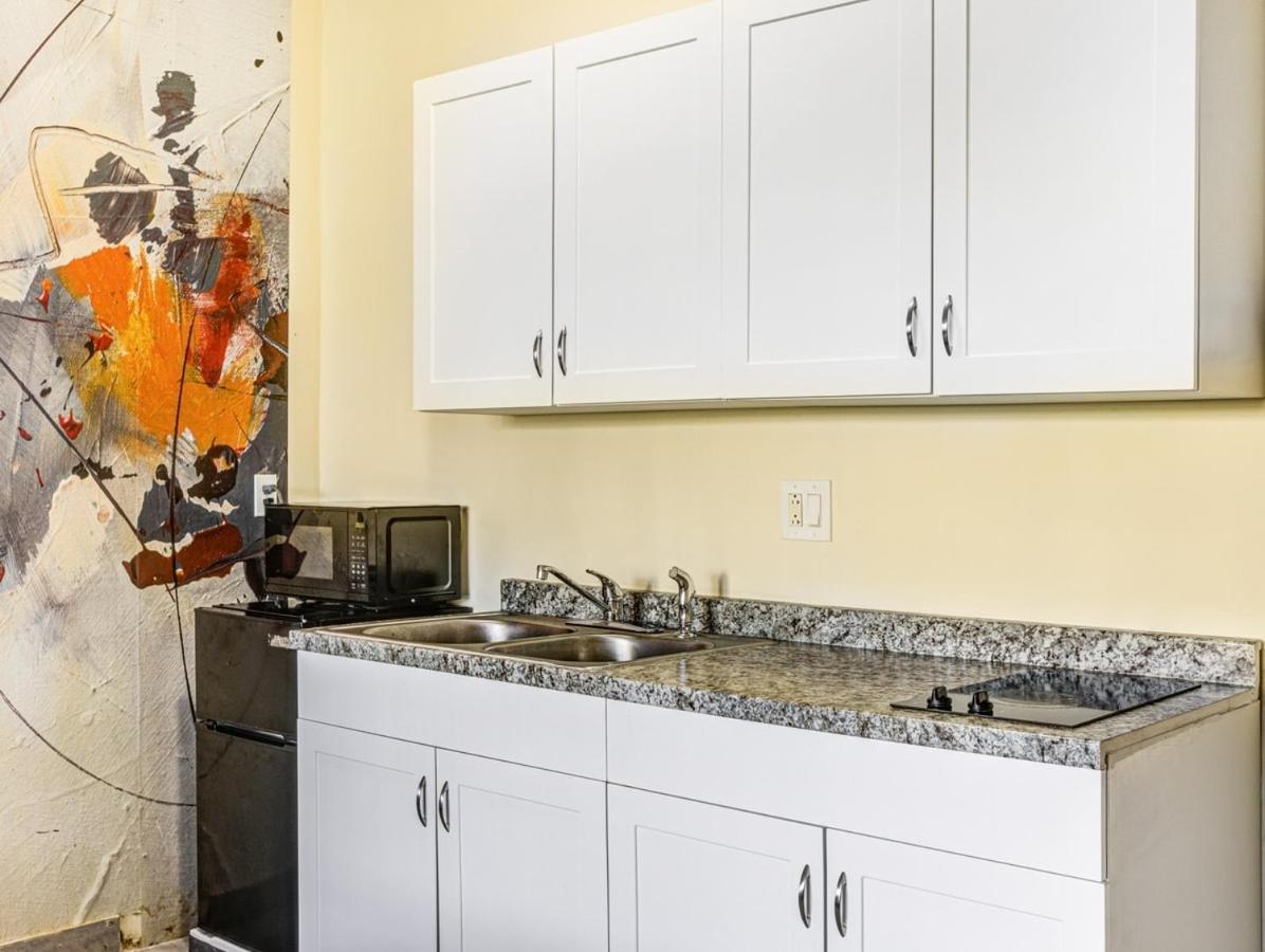 Private Hallandale Beach Studio Wbath Walking Distance To The Beach Pool Free Parking Εξωτερικό φωτογραφία