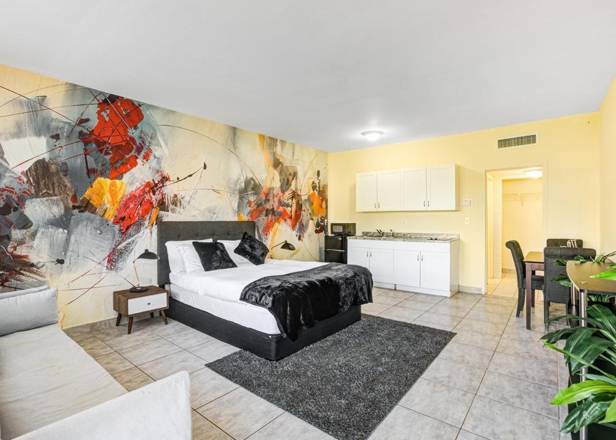 Private Hallandale Beach Studio Wbath Walking Distance To The Beach Pool Free Parking Εξωτερικό φωτογραφία
