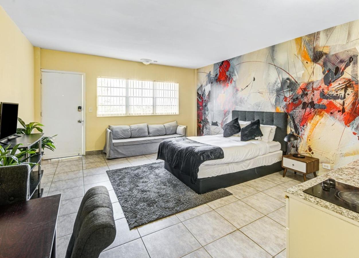 Private Hallandale Beach Studio Wbath Walking Distance To The Beach Pool Free Parking Εξωτερικό φωτογραφία